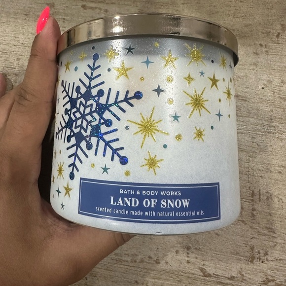 LAND OF SNOW Bath & Body Works 3-wick Scented Candle 14.5oz - Picture 1 of 2